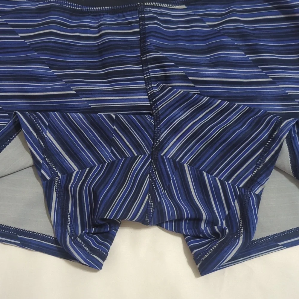 Athleta Ready Set Go 2 in 1 Shorts, Color Navy/Black Size S